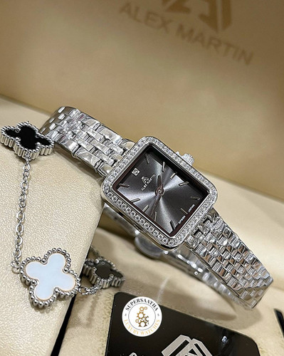 ساعت زنانه الکس مارتین نقرهای صفحه مربع دودی دور نگین